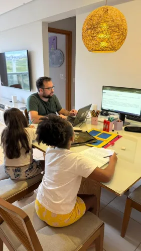 A homeschool English class in Águas Claras